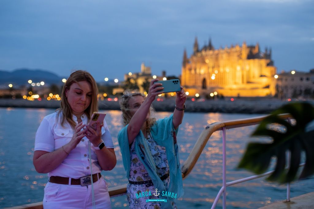 Palma de Mallorca: Sunset + Music Boat Trip