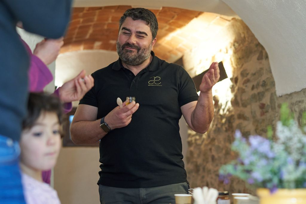 Expérience d'apiculteur et dégustation de miel chez Abellaires Empordanesos