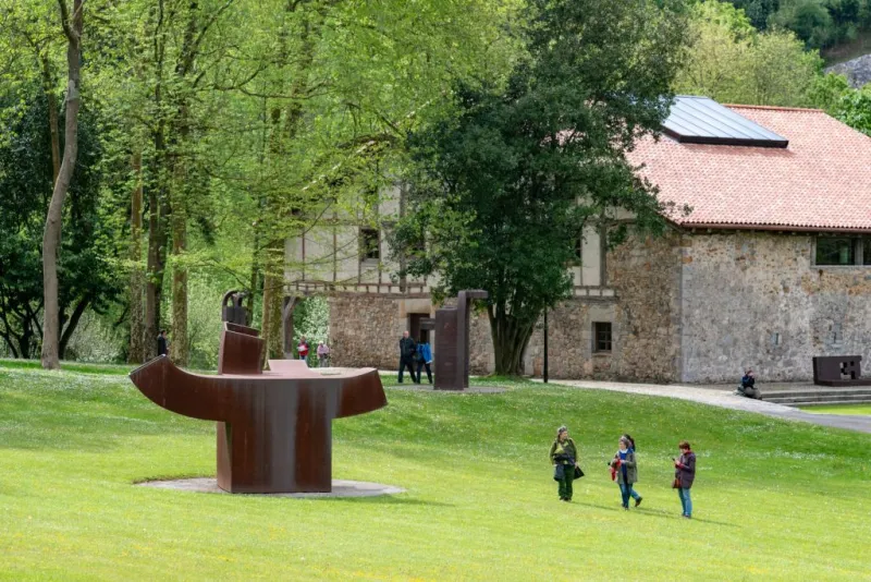 Visita guiada al Museo Chillida Leku