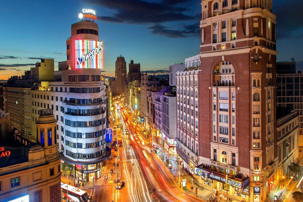 Madrid: Walking Tour + Flamenco Show