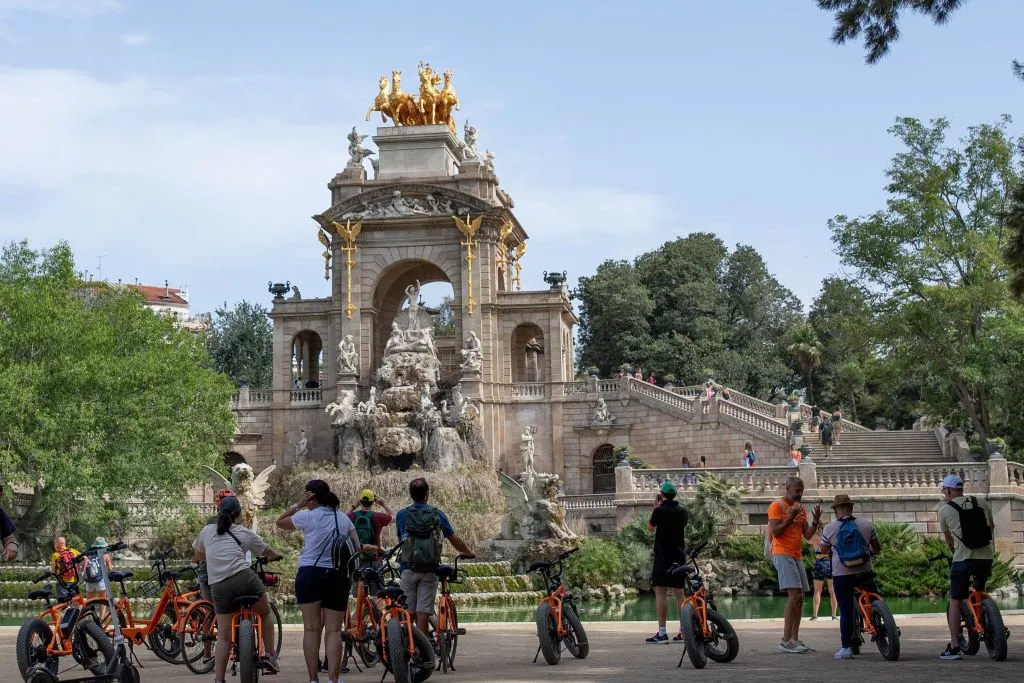 Top-25 Sights Guided City Tour by Bike or E-Bike