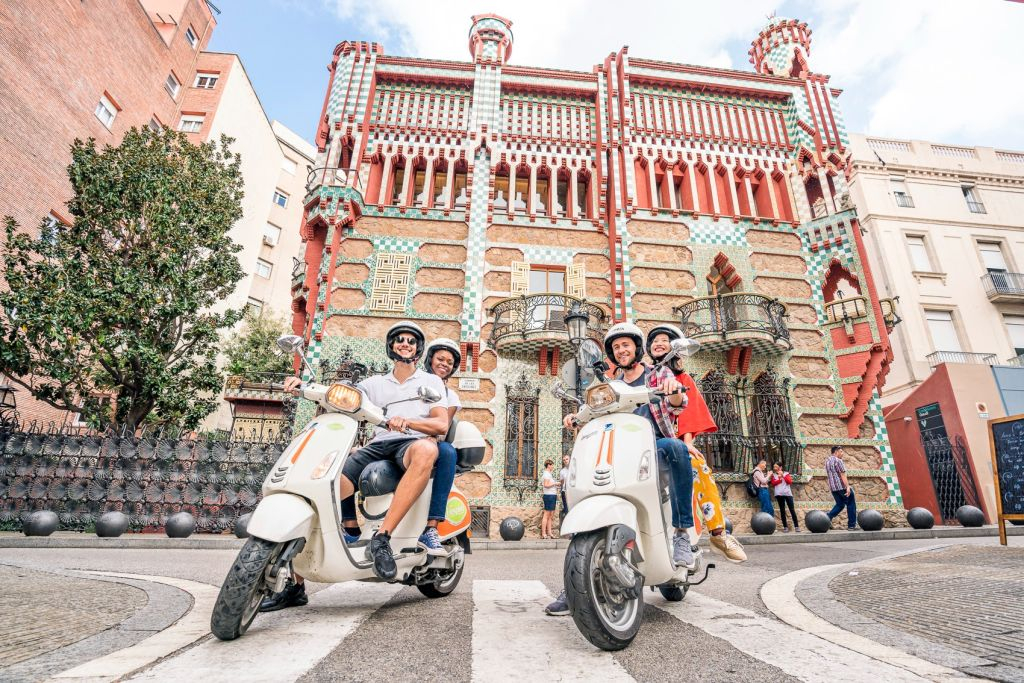 Barcelona: Gaudi Architecture and Modernism Tour