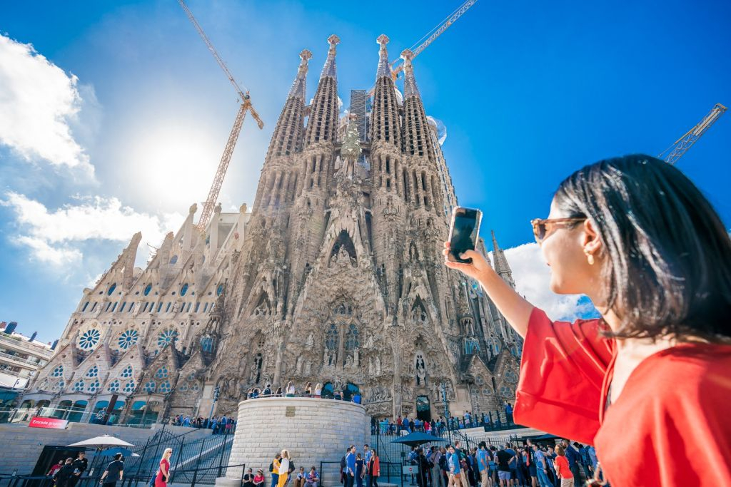 Barcelona: Gaudi Architecture and Modernism Tour