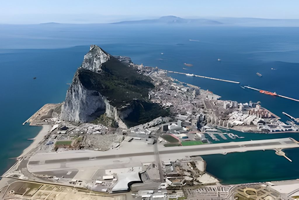 From Seville: Gibraltar Sightseeing Tour