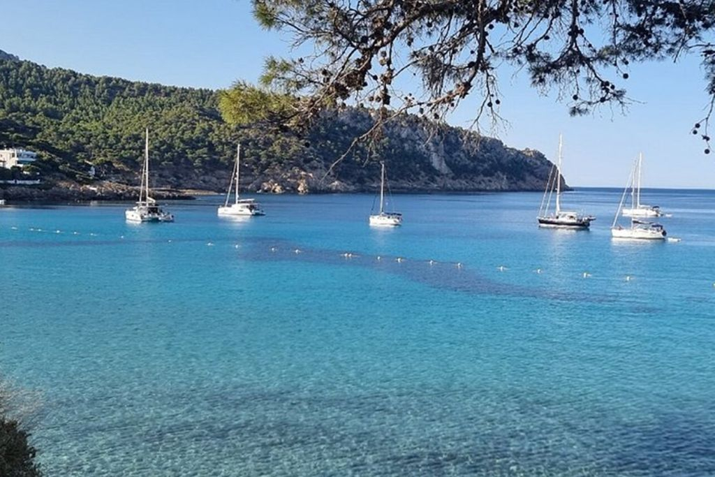 Excursión en Catamarán de Lujo con Tapas y Bebida de Bienvenida para un Máximo de 10-12 Personas