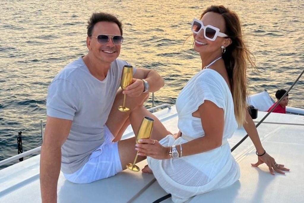 Excursión en Catamarán de Lujo con Tapas y Bebida de Bienvenida para un Máximo de 10-12 Personas