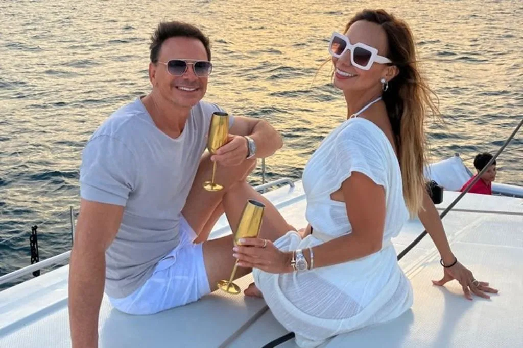 Excursión en Catamarán de Lujo con Tapas y Bebida de Bienvenida para un Máximo de 10-12 Personas