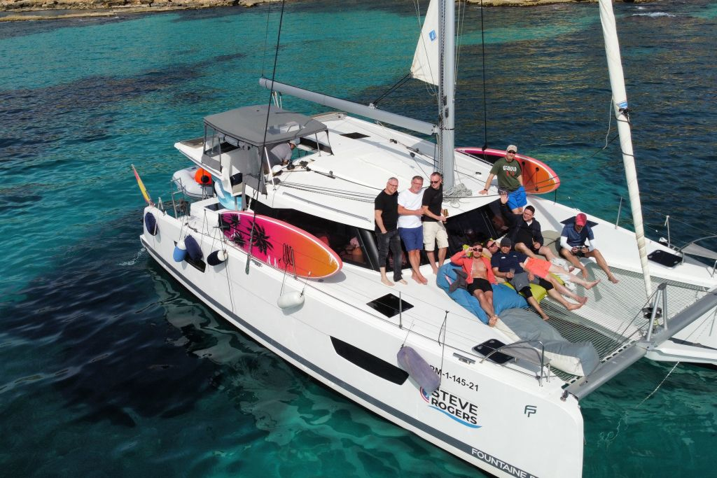 Excursión en Catamarán de Lujo con Tapas y Bebida de Bienvenida para un Máximo de 10-12 Personas