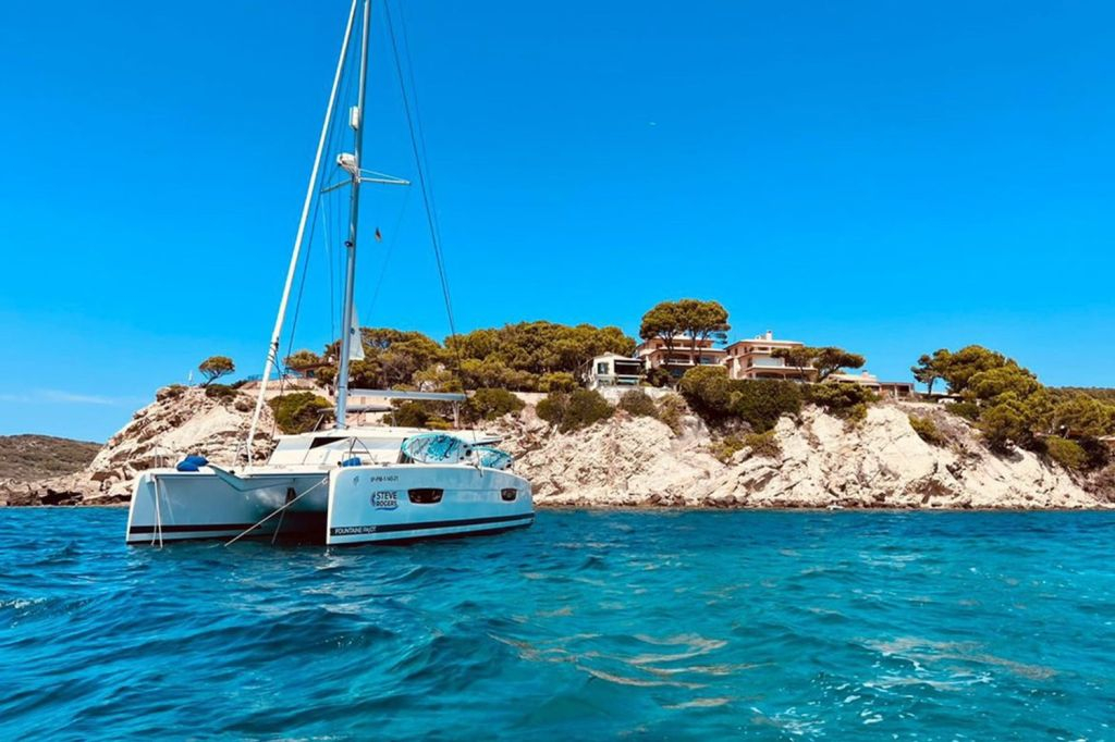 Palma de Mallorca: Passeio de 4 horas em catamarã de luxo com tapas e almoço