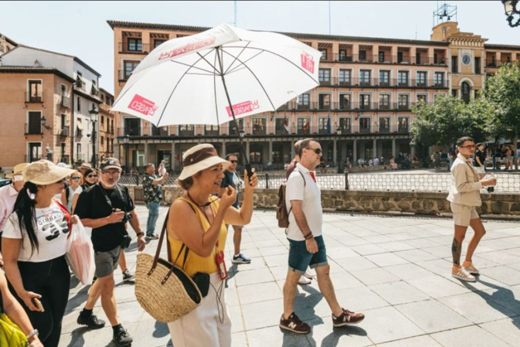 Toledo: Guided Walking Tour + Roundtrip from Madrid