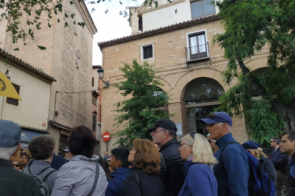 Toledo: Guided Walking Tour + Roundtrip from Madrid