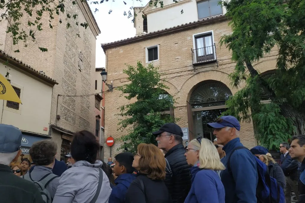 Toledo: Guided Walking Tour + Roundtrip from Madrid