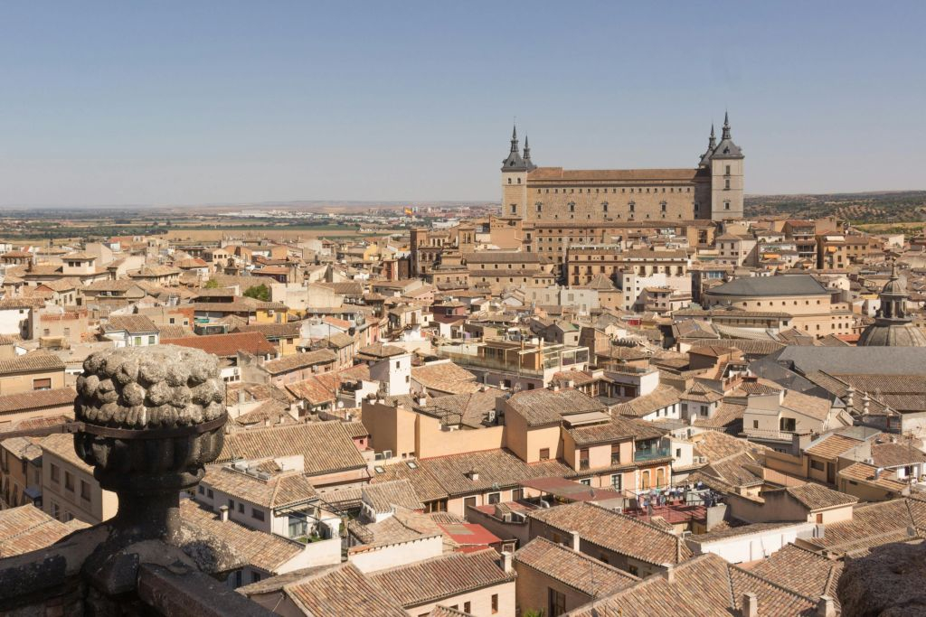 Toledo: Guided Walking Tour + Roundtrip from Madrid