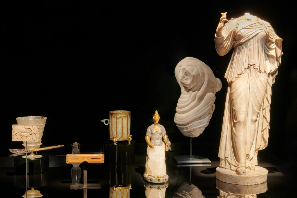Hôtel de la Marine: Al Thani Collection