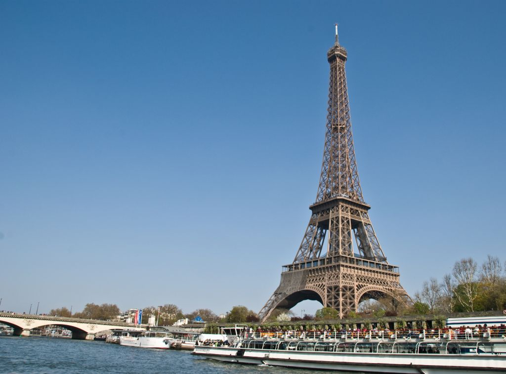 Paris: Audio Guide App