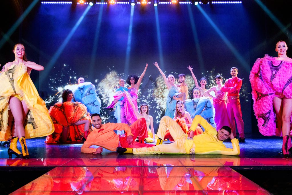 Paradis Latin: Cabaret Night Show