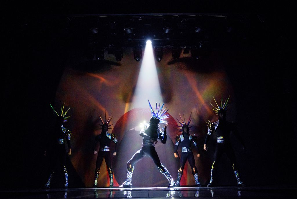Paradis Latin: Cabaret Night Show