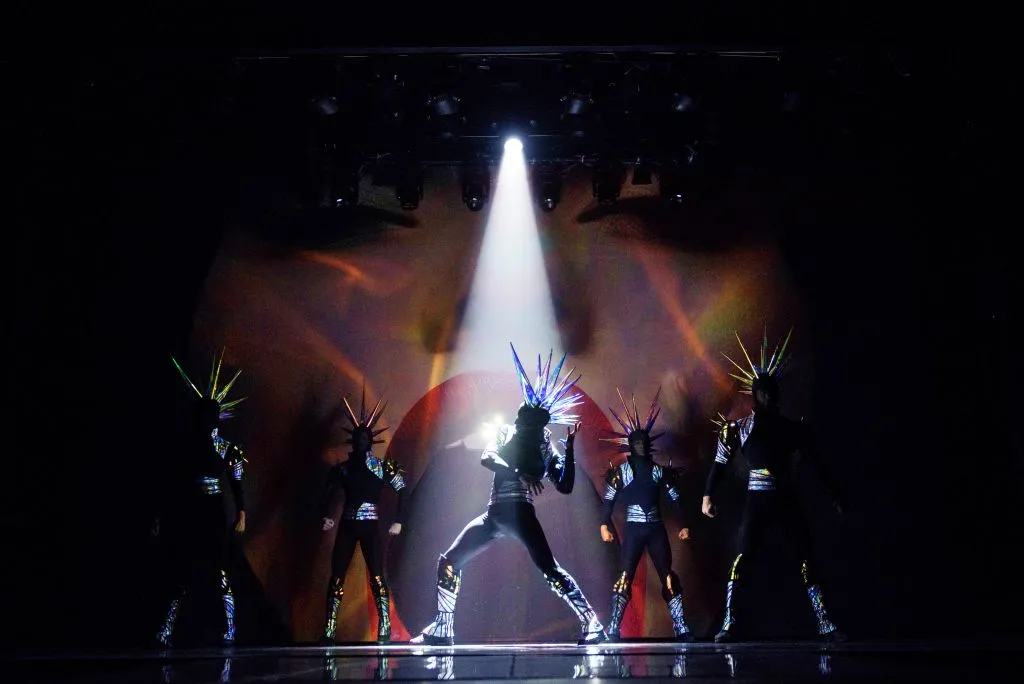 Paradis Latin: Cabaret Night Show