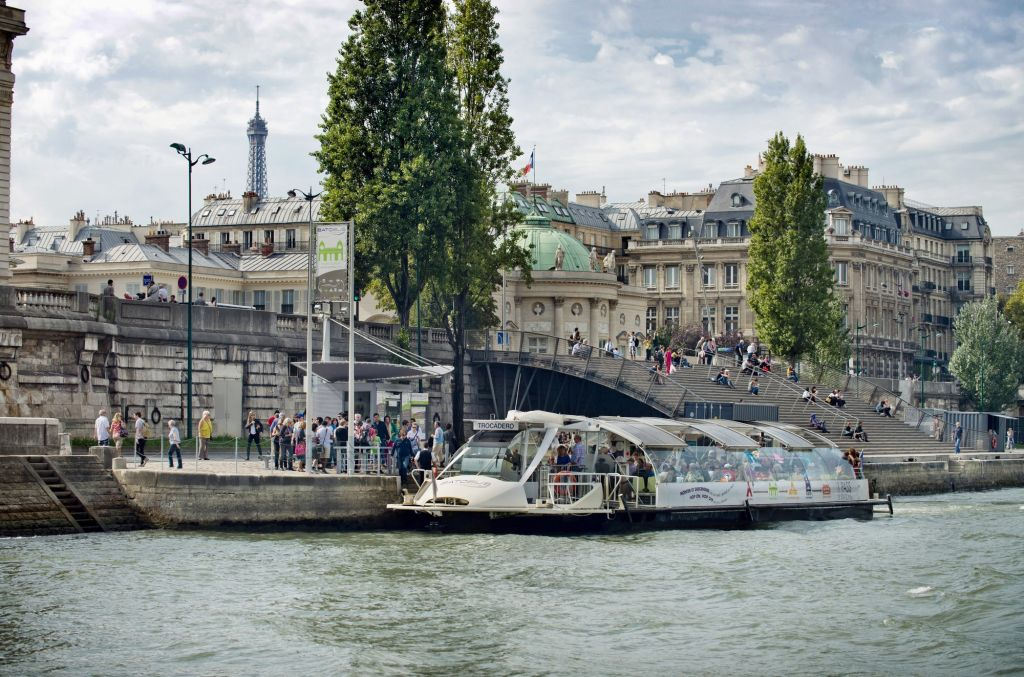Batobus Paris: Riverboat Shuttle Service