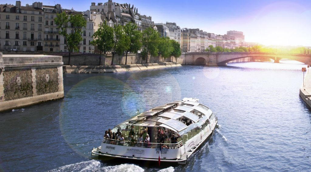 Batobus Paris: Riverboat Shuttle Service