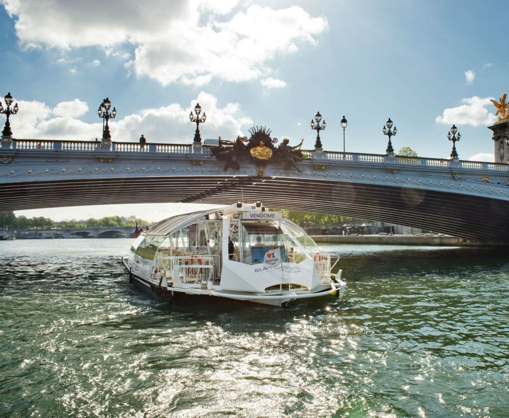 Batobus Paris: Riverboat Shuttle Service