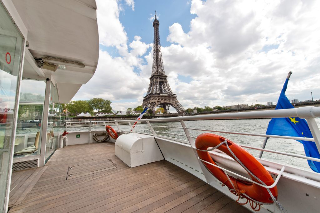 Batobus Paris: Riverboat Shuttle Service