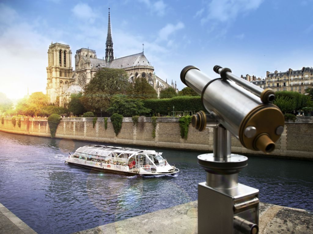 Batobus Paris: Riverboat Shuttle Service