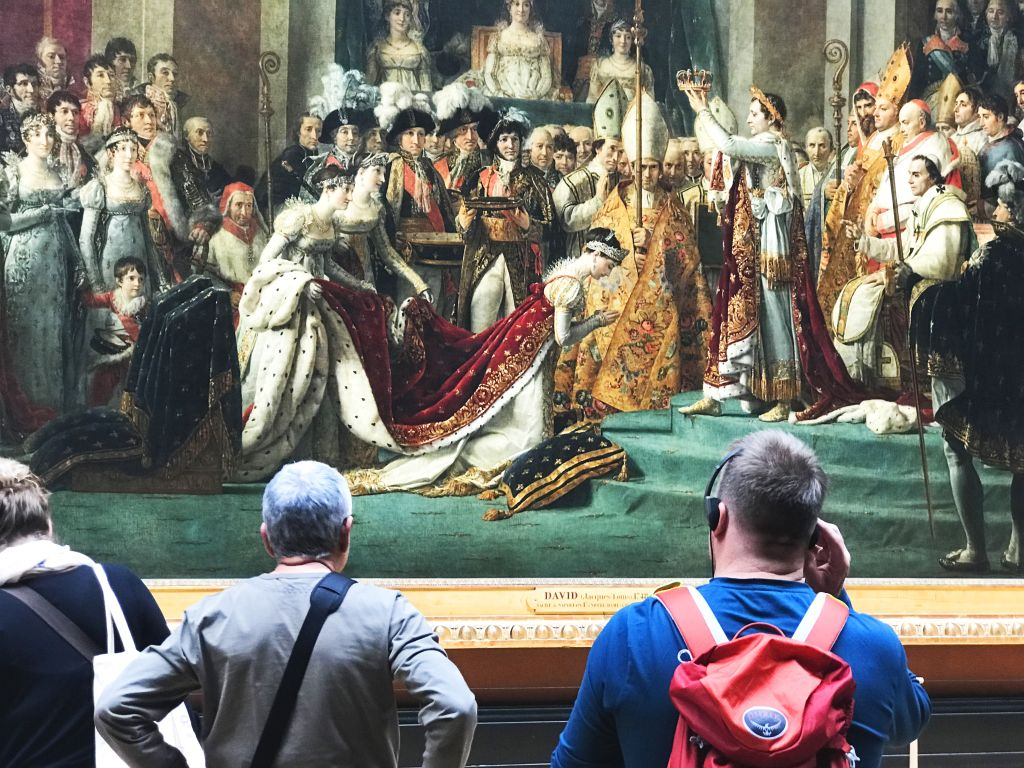 Museu do Louvre: entrada exclusiva + tour guiado em grupo pequeno