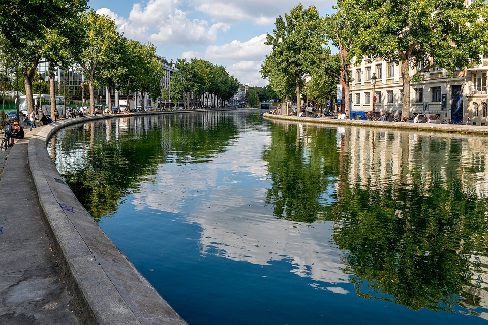 Canal Saint-Martin Cruise from Parc de la Villette to Musée d'Orsay