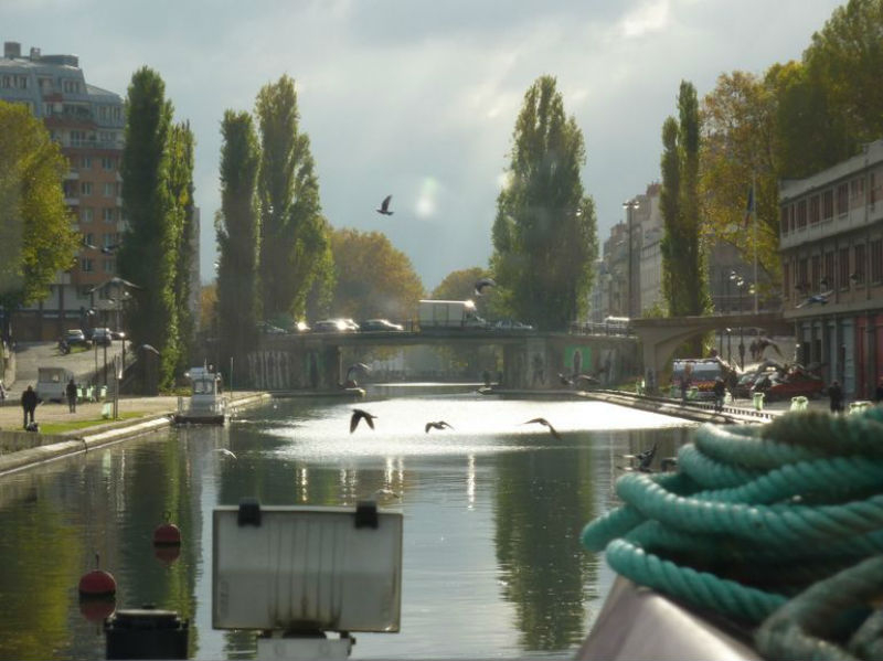 Passeio de barco no Canal Saint-Martin do Parc de la Villette ao Museu de Orsay