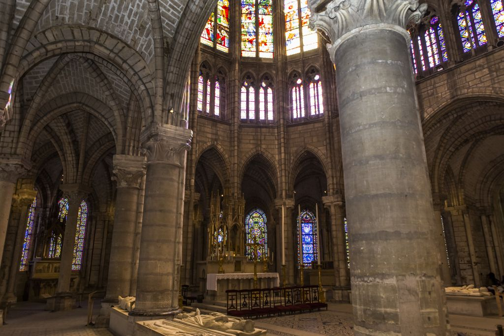 Basilica of Saint Denis: Dedicated Entrance