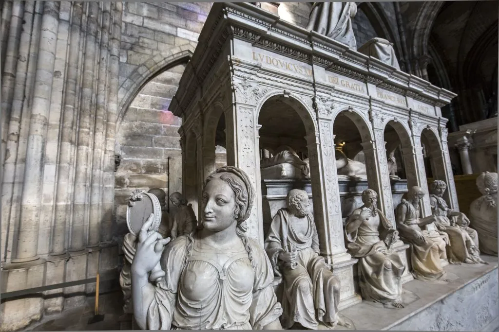 Basilica of Saint Denis: Dedicated Entrance