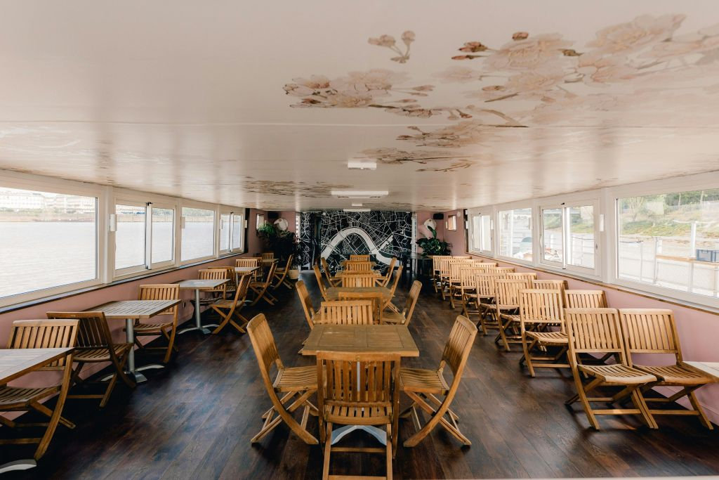 Bordeaux: Guided Cruise on the Garonne with a Drink and a Canelé