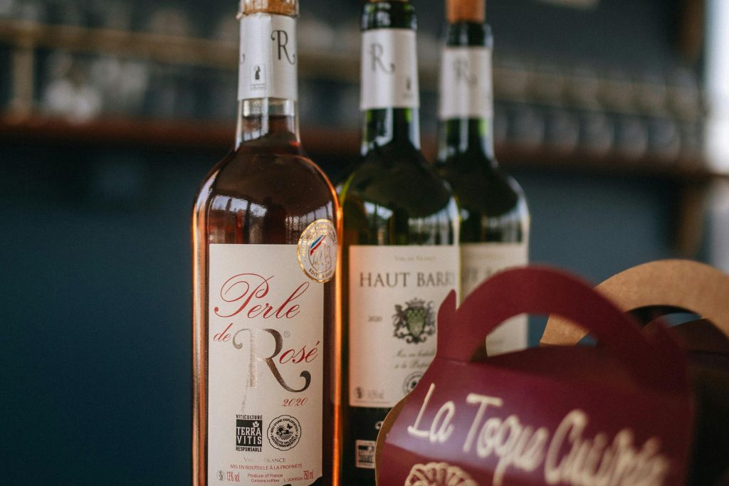 Bordeaux: Guided Cruise on the Garonne with a Drink and a Canelé