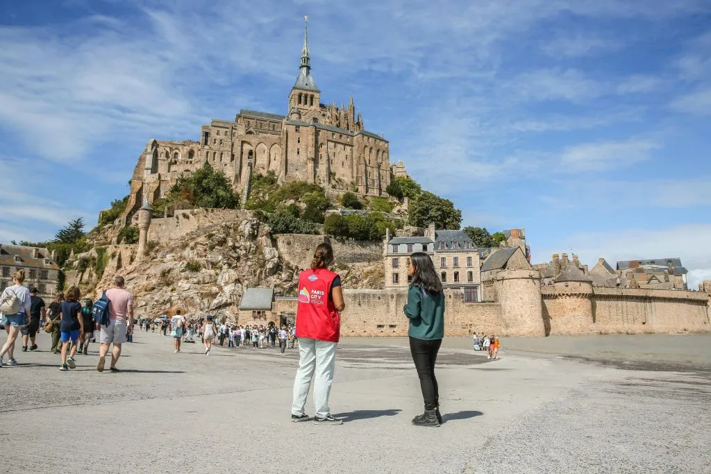 Mont Saint-Michel : billet d'entrée avec audioguide + transport depuis Paris