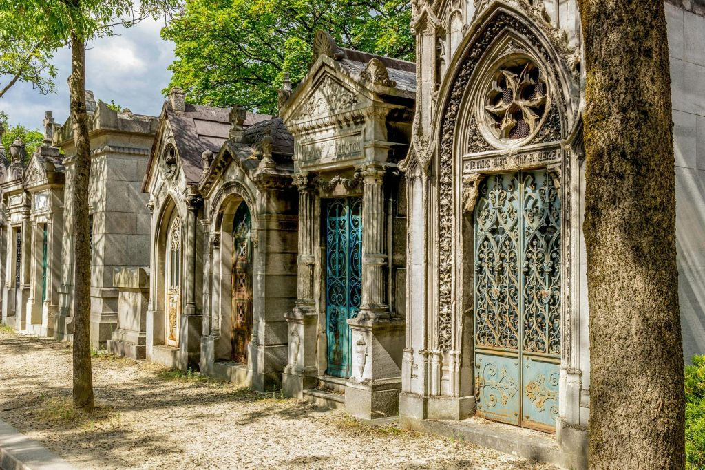 Audio Guide App for Your Smartphone: Père Lachaise Cemetery Walking Tour