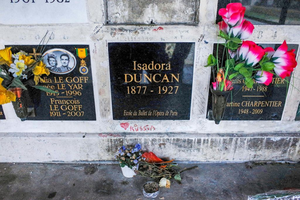 Audio Guide App for Your Smartphone: Père Lachaise Cemetery Walking Tour