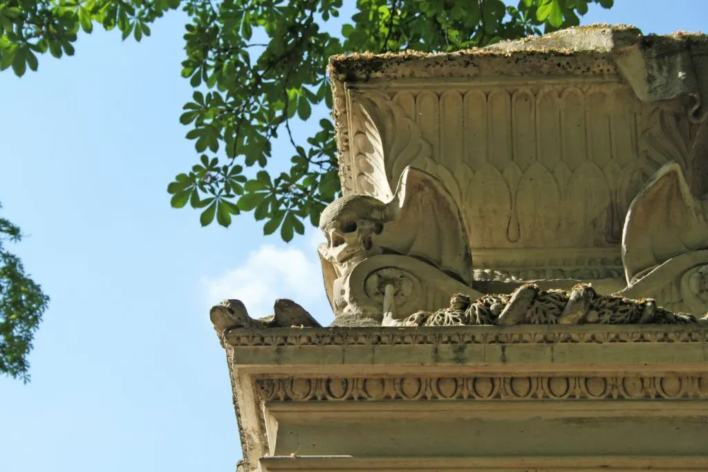 Audio Guide App for Your Smartphone: Père Lachaise Cemetery Walking Tour