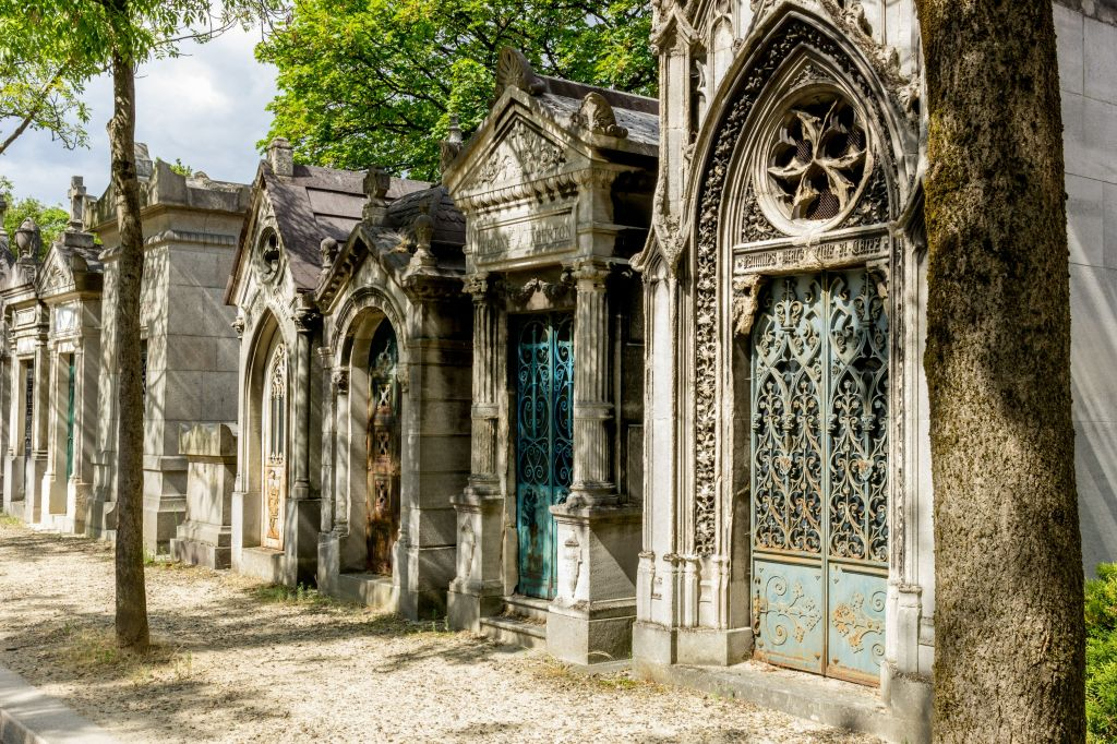 Audio Guide App for Your Smartphone: Père Lachaise Cemetery Walking Tour