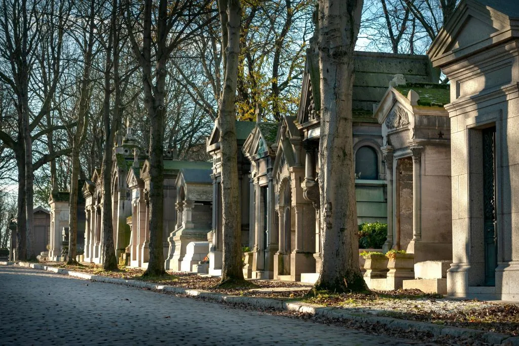 Audio Guide App for Your Smartphone: Père Lachaise Cemetery Walking Tour