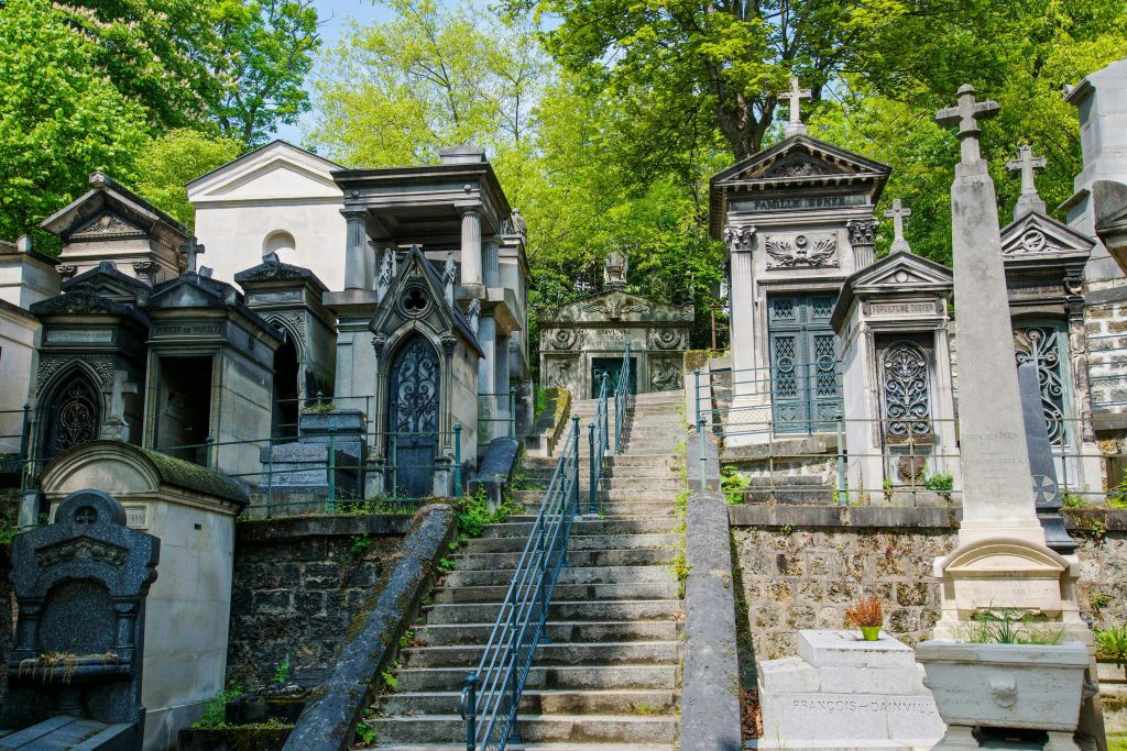 Audio Guide App for Your Smartphone: Père Lachaise Cemetery Walking Tour