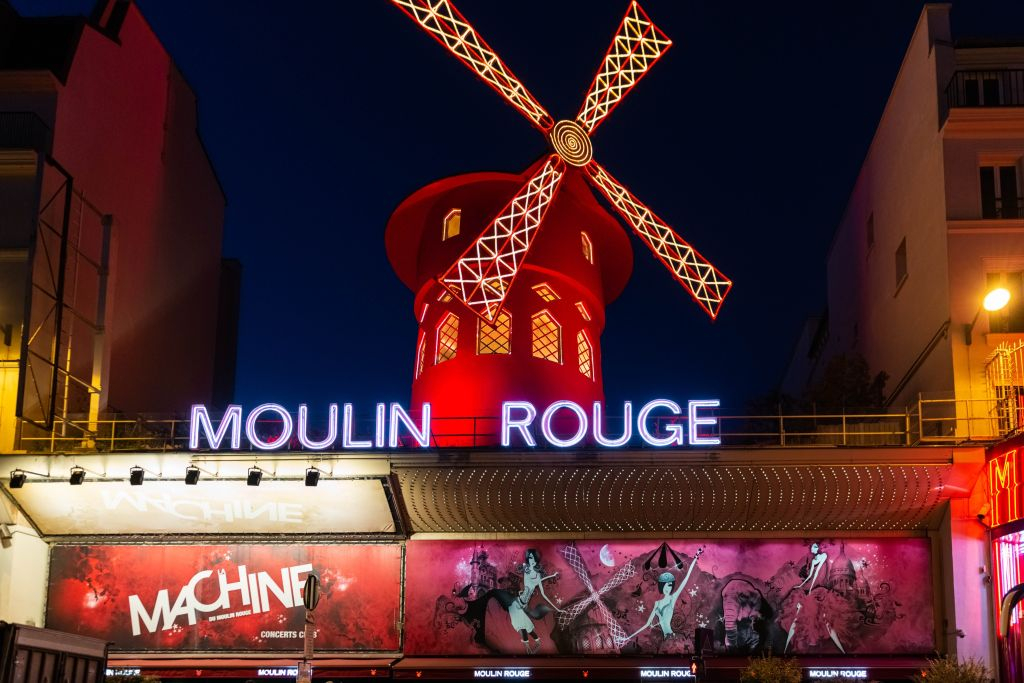 Paris: City Night Bus Tour + Moulin Rouge Show