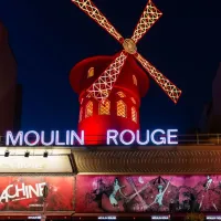 Paris: City Night Bus Tour + Moulin Rouge Show