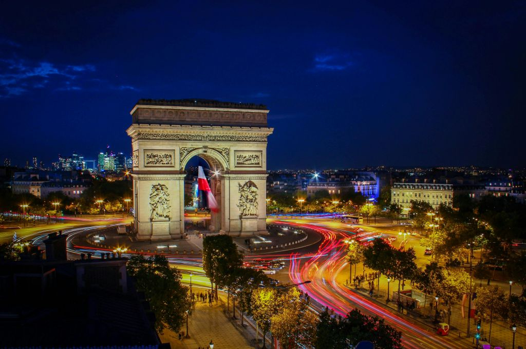 Paris: City Night Bus Tour + Moulin Rouge Show