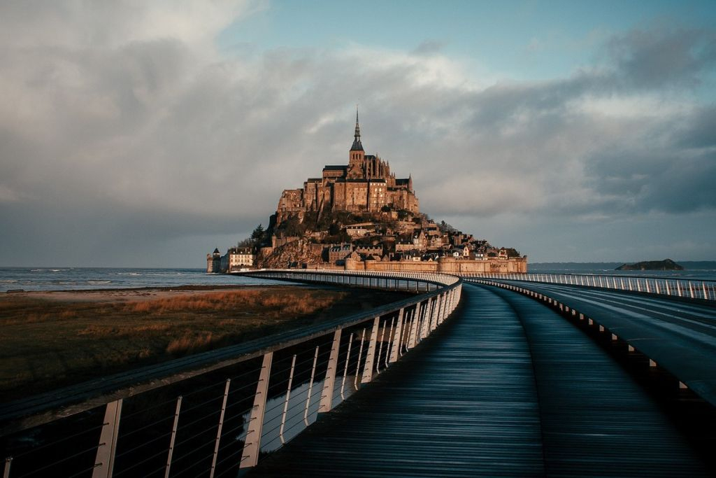 Mont-Saint-Michel : Billet d'entrée & Visite guidée d'une journée depuis Paris