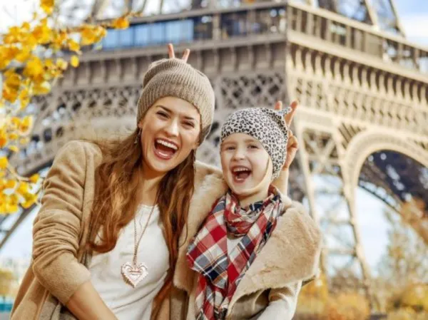 Paris : Croisière familiale sur la Seine avec un guide touristique