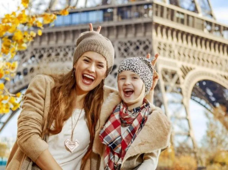 Paris : Croisière familiale sur la Seine avec un guide touristique
