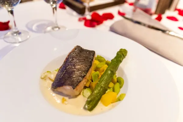 Rio Sena: passeio de barco com jantar gourmet de 3 pratos