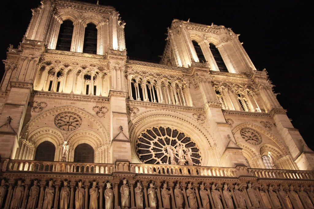 Il cuore oscuro di Parigi: Tour notturno di fantasmi e misteri