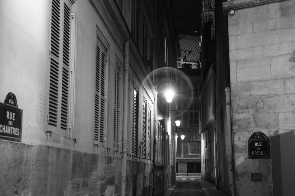 Il cuore oscuro di Parigi: Tour notturno di fantasmi e misteri